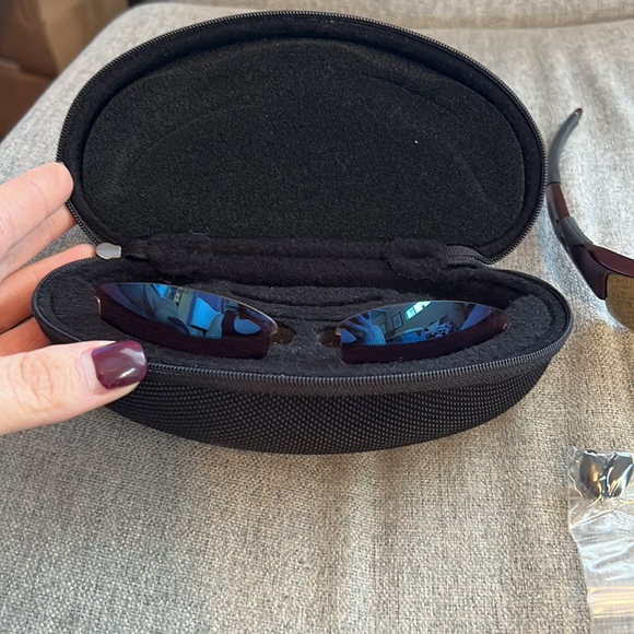 Oakley Flak Jacket Sunglasses with Extra Set of Lenses and Case - Picture 6 of 9